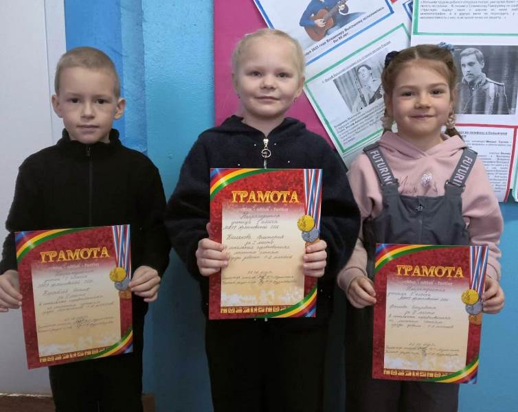 Награждение победителей в лыжных соревнованиях.